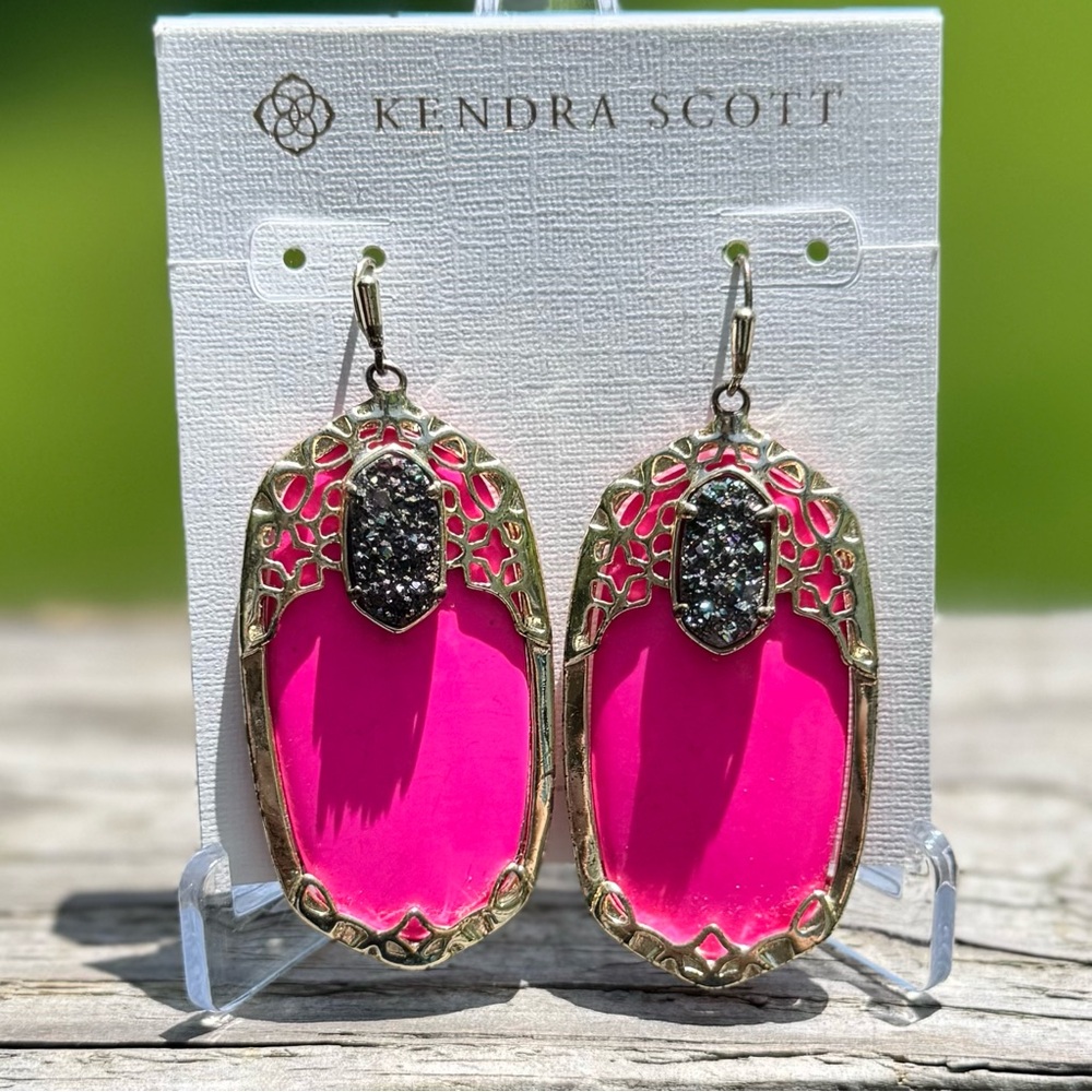 💓Kendra Scott Glam Rocks Deva Earrings💓Hot Pink Magnesite & Drusy